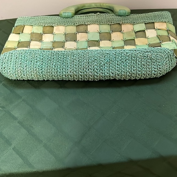 Vintage Green Basket Weave Style Bag with wooden handles & crochet top and base - Picture 7 of 8